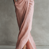 Lara - Vestido Feminino Rosa Minimalista Maxi com Decote em V em Linho