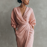 Lara - Vestido Feminino Rosa Minimalista Maxi com Decote em V em Linho