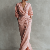 Lara - Vestido Feminino Rosa Minimalista Maxi com Decote em V em Linho