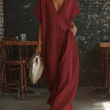 Vestido longo elegante e aconchegante em linho e algodão com detalhes em renda.