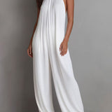 Macacão Resort Branco Plissado com Decote Halter e Pernas Largas