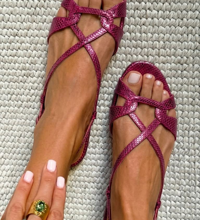 Sandálias slingback efeito serpente baixas Bronze a ponta aberta