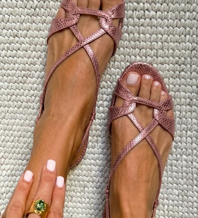 Sandálias slingback efeito serpente baixas Bronze a ponta aberta