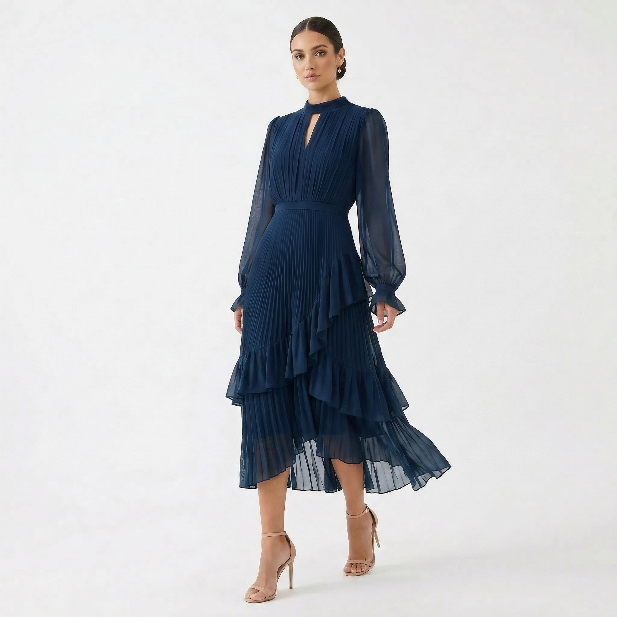 Mariana | Vestido Plissado com Mangas Românticas e Frufrus Assimétricos