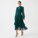 Mariana | Vestido Plissado com Mangas Românticas e Frufrus Assimétricos