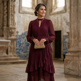 Mariana | Vestido Plissado com Mangas Românticas e Frufrus Assimétricos
