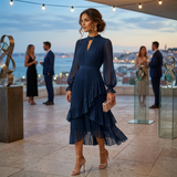 Mariana | Vestido Plissado com Mangas Românticas e Frufrus Assimétricos
