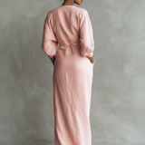 Lara - Vestido Feminino Rosa Minimalista Maxi com Decote em V em Linho