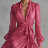 Vestido Elegante de Cetim Rosa com Decote Profundo e Cinto