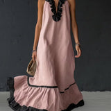 Vestido longo elegante e romântico com babados e blocos de cores.
