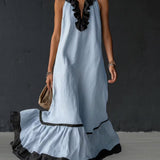 Vestido longo elegante e romântico com babados e blocos de cores.