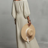 Vestido feminino casual de linho com mangas compridas e gola redonda.