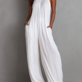 Macacão Resort Branco Plissado com Decote Halter e Pernas Largas