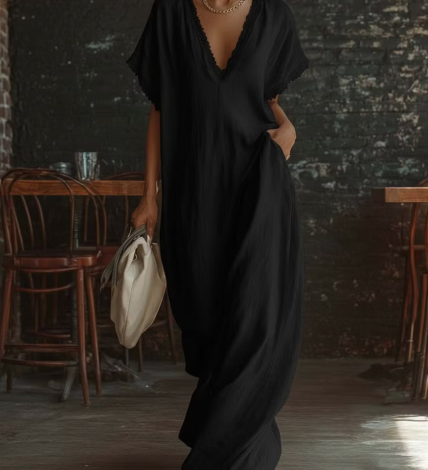 Vestido longo elegante e aconchegante em linho e algodão com detalhes em renda.