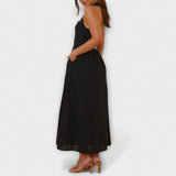 Lídia - Vestido Midi Preto com Decote e Detalhe na Cintura